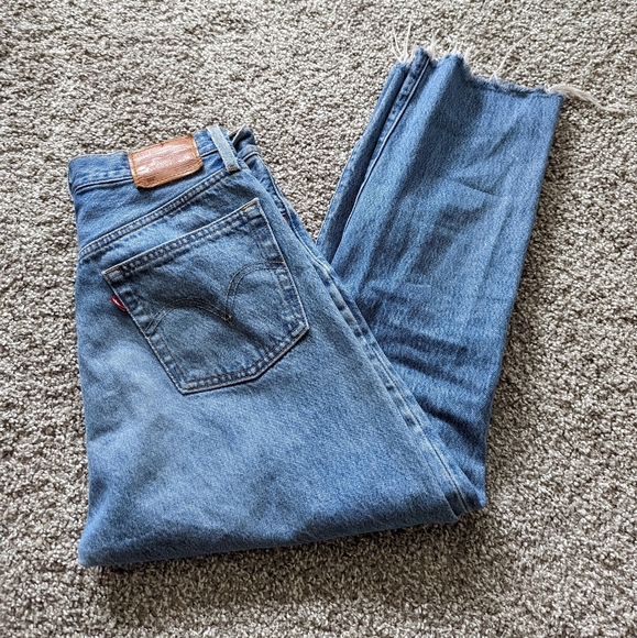 Distressed Levi Frayed Hem Jeans - Picture 7 of 8